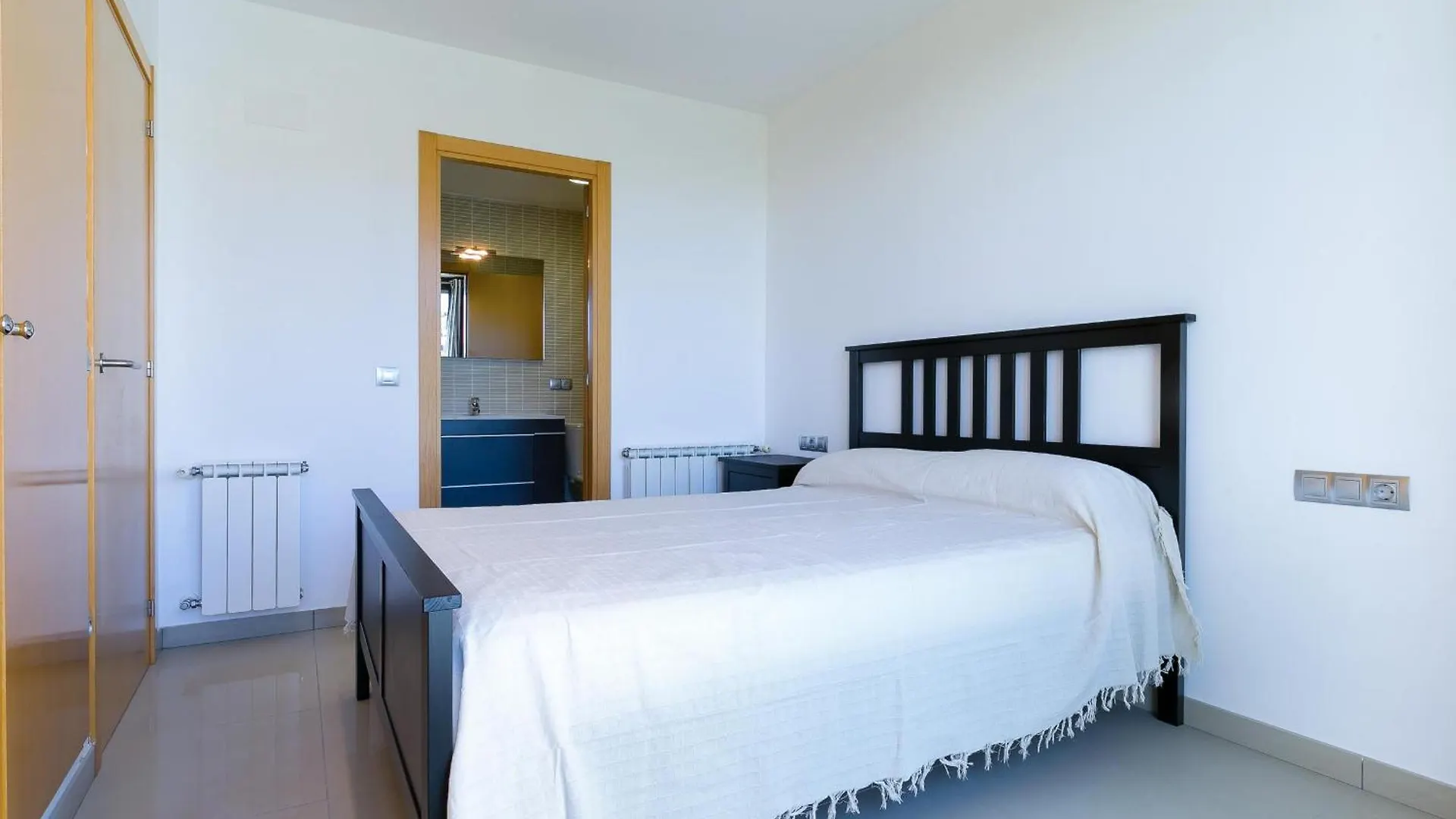 Casa Adosada Con Piscina, Jardin Y Terraza En El Centro De Roses - Hisp-228-427 Villa