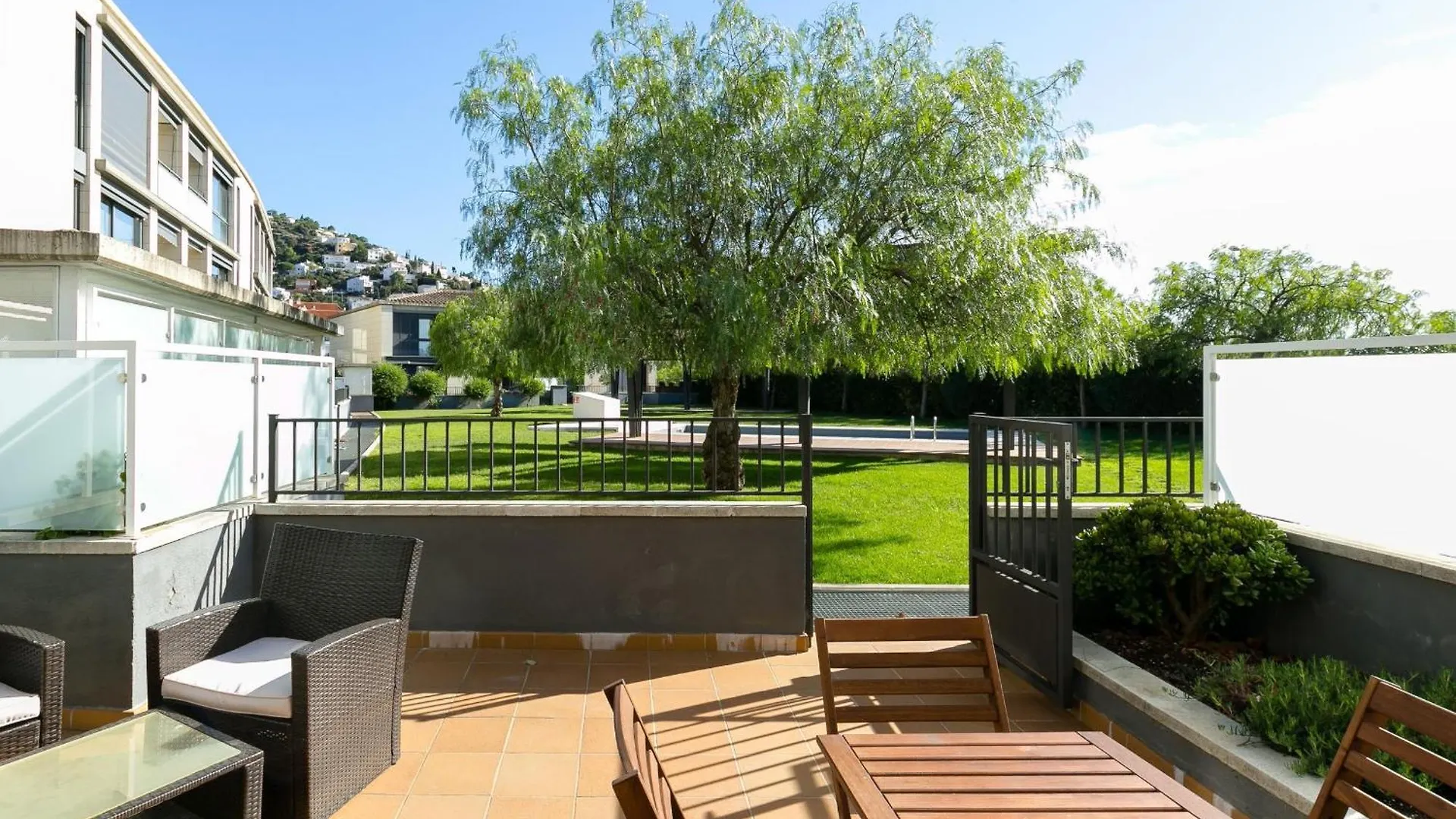 Holiday home Casa Adosada Con Piscina, Jardin Y Terraza En El Centro De Roses - Hisp-228-427 Villa